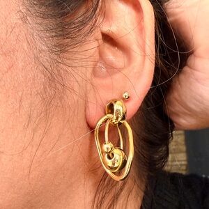 Elegant Gold Hoop Earrings